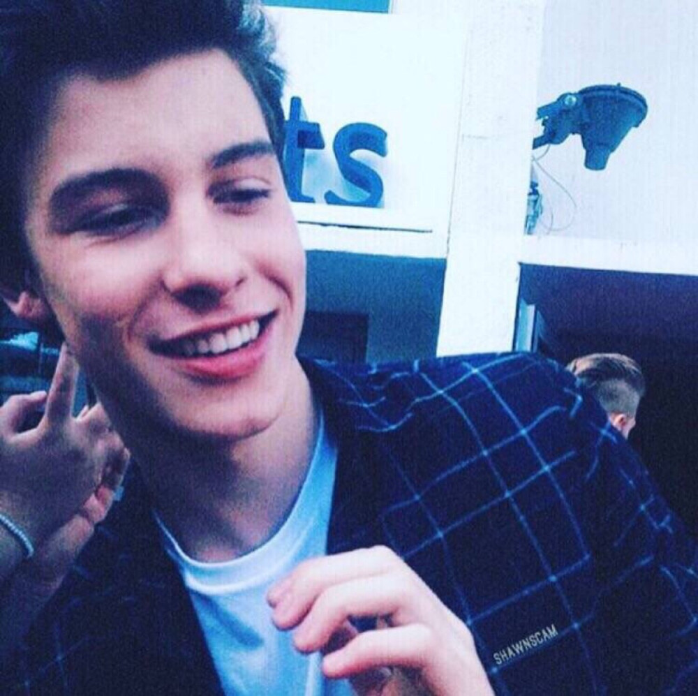 他叫Shawn Mendes. 他是萌德. 他是肖恩. He is my love.