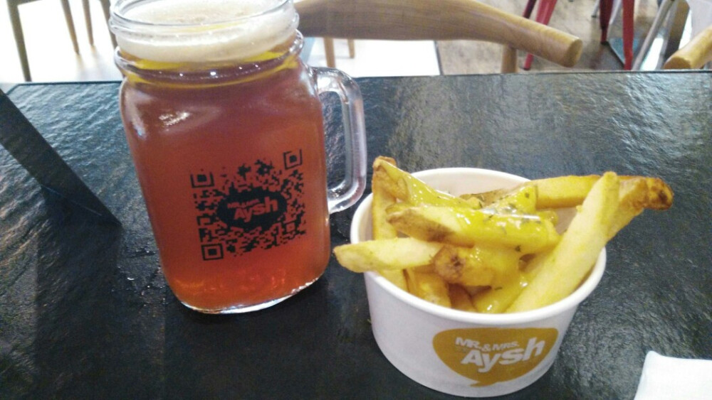 西式简餐Aysh 招牌蜂蜜芥末薯条很赞 饮品也还行