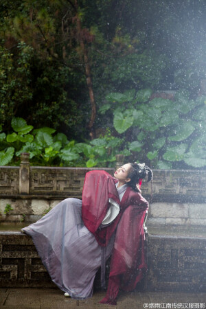 #汉服摄影#  多少楼台烟雨中
@司南阁汉服 @清辉阁步光 @如梦霓裳 @明华堂 @汉服摄影 @汉服美图集合