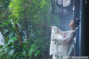 #汉服摄影#  多少楼台烟雨中
@司南阁汉服 @清辉阁步光 @如梦霓裳 @明华堂 @汉服摄影 @汉服美图集合