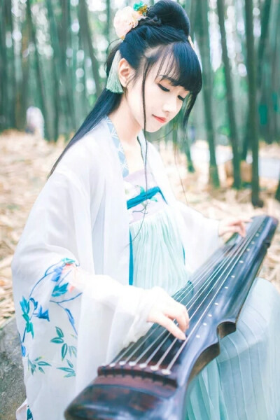 『愿你一生孤苦，容华傾负』