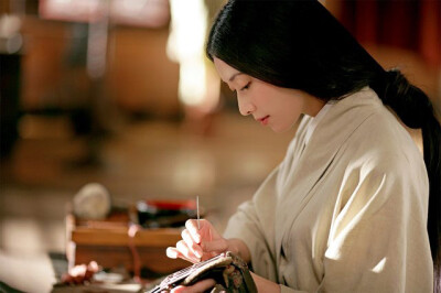 『愿你一生孤苦，容华傾负』