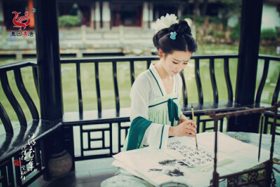 『愿你一生孤苦，容华傾负』