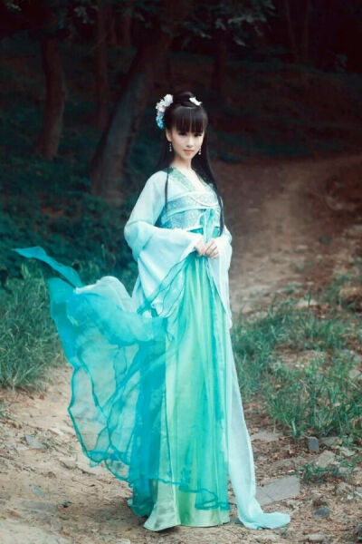 『愿你一生孤苦，容华傾负』