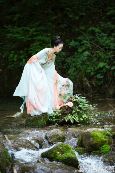 『愿你一生孤苦，容华傾负』