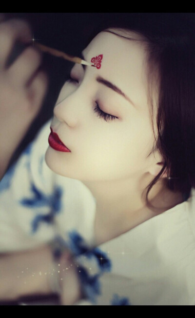 『愿你一生孤苦，容华傾负』