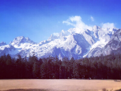 心很大 所以我在走#丽江 玉龙雪山# 雪山脚下 地平之巅