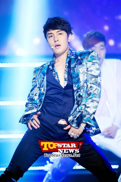 Shinhwa 神话 신화 Dane Kim 김동완 金烔完 Kim Dong Wan