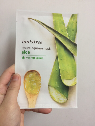 Innisfree悦诗风吟芦荟面膜 这款纯粹是为了军训买来用来舒缓晒后肌肤的，补水效果一般，暂时不会回购