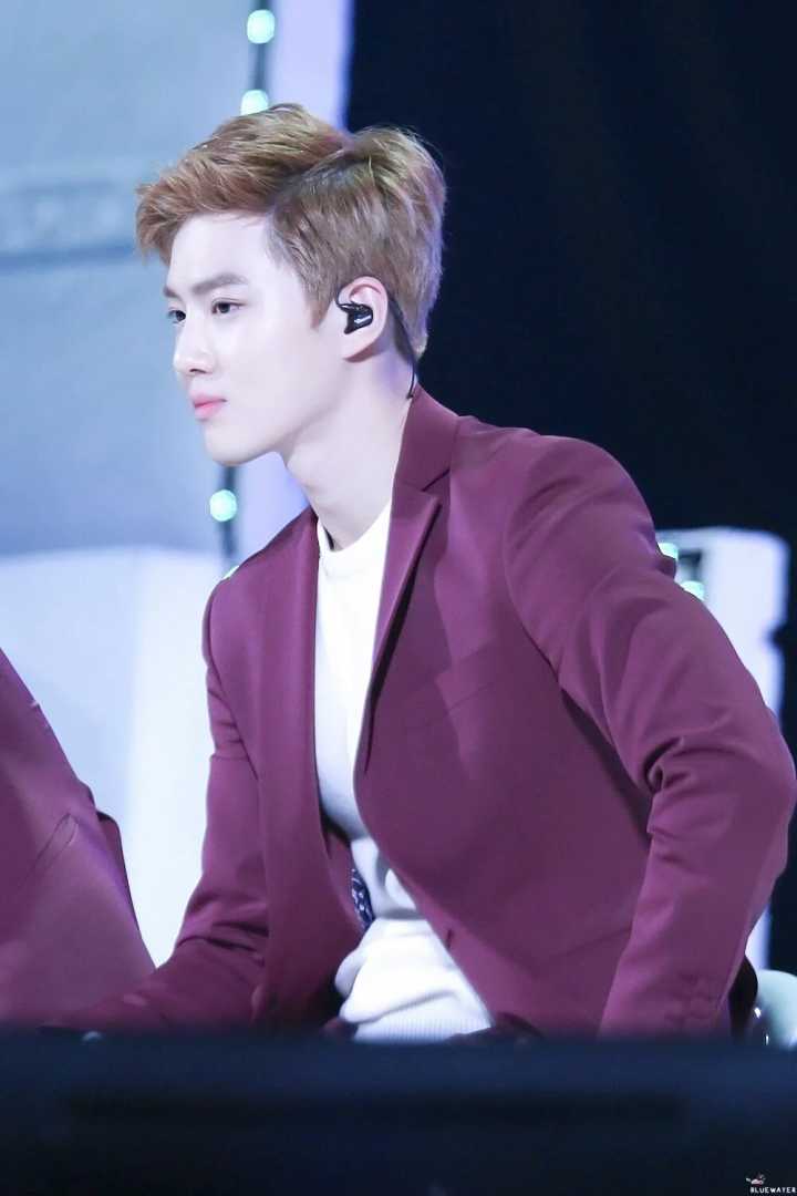 SUHO__金俊勉