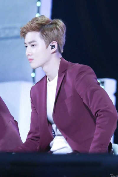 SUHO__金俊勉