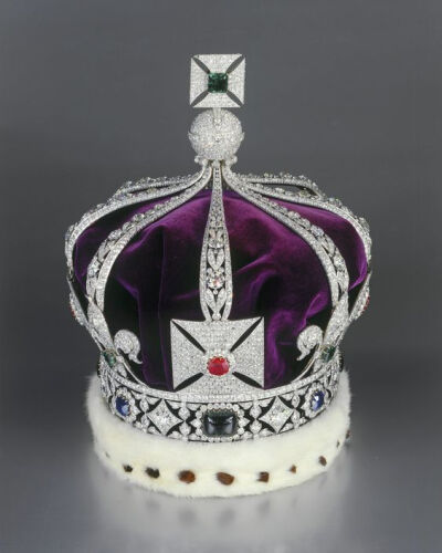印度皇冠，英国（1911；白银、黄金、钻石、翡翠、红宝石、蓝宝石、天鹅绒、貂皮。皇家收藏