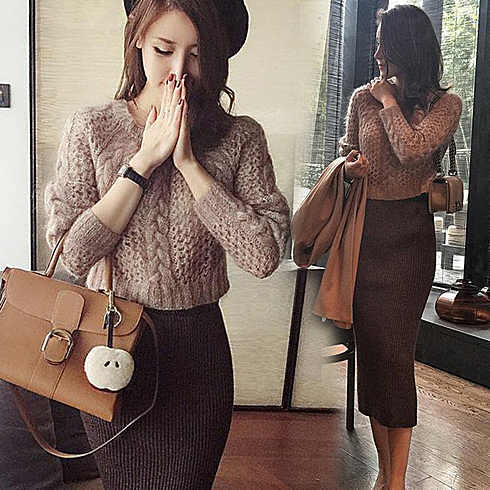 咖色钩花短款毛衣+深咖色包臀裙