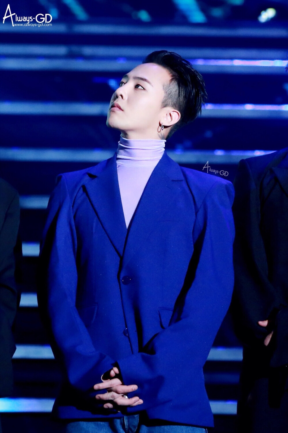 【GD】#权志龙##Gdragon# 20160217 Gaon Chart K-POP Awards 高清补图[玫瑰]治愈系笑容 cr：logo