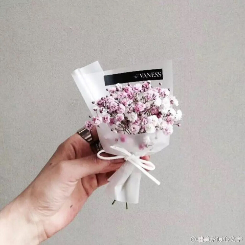 青春很好，想说什么，想做什么，想想什么都很简单……喜欢一个人就想方设法在一起，就需要在一起，静静的呆在一起，不需要害怕会没话题，会无聊，只要静静呆在一起就会很开心很幸福……