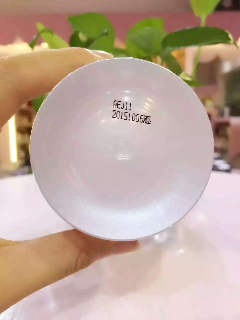 一款真！的！好！用！的气垫，堆糖价225❤️clio素颜霜！不是隔离霜，不需要卸妆！用起来真正的透亮白，很保湿，不会搓泥！别怀疑！它就是一款保湿霜，但用起来绝对让你眼前一亮，涂起来白白的，洗完后还是白白的！无铅汞，无激素，孕妇敏感肌肤完全可以放心使用！