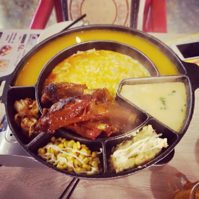 芝士助排，土豆泥沙拉，泡菜，蒸蛋，南瓜汤，玉米沙拉