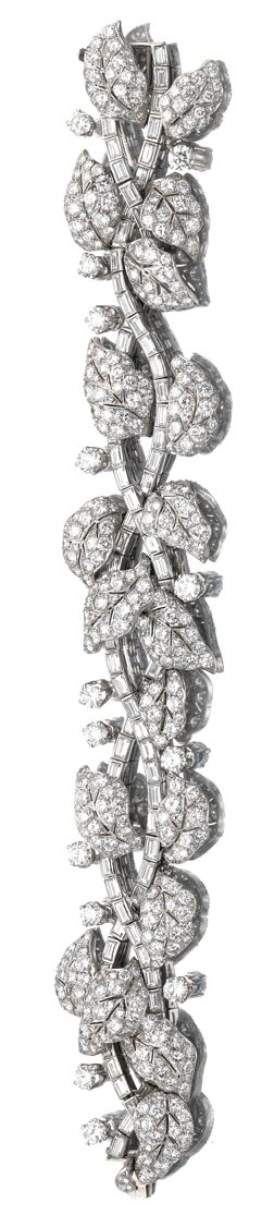 钻石手镯，大约1960。叶状的设计长19厘米