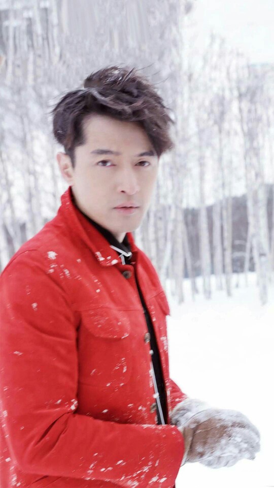 #是胡也是霍！情人节伙着过！# 真正的男神应该就是这样了吧！@胡歌 @华杰工作室 不动戳大哦~ #时尚芭莎3月下# 摄影@陈漫ChenMan ...