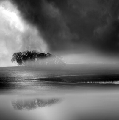 Vassilis Tangoulis 极简黑白风光