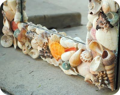 DIY Shell Mirror - What to do with all those shells I've been collecting!
Saved from
lindsay-thelees.blogspot.com
