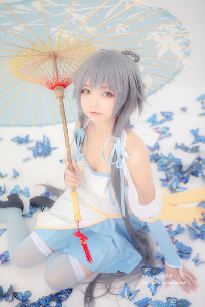 洛天依】元宵节快乐
<br />洛天依 cn: 哀子
<br />【少女】cos =3=侵删