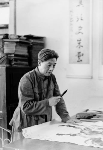 徐悲鸿（1895-1953年），汉族，原名徐寿康，江苏宜兴市屺亭镇人。中国现代画家、美术教育家。♣