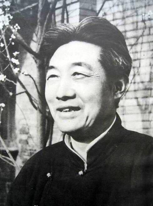 徐悲鸿（1895-1953年），汉族，原名徐寿康，江苏宜兴市屺亭镇人。中国现代画家、美术教育家。♣