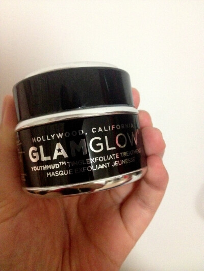 GLAMGLOW发光面膜，有人可能觉得很好用，但我觉得太恶心了，就像淤泥糊在脸上