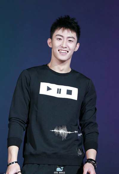 可爱的小虎牙！