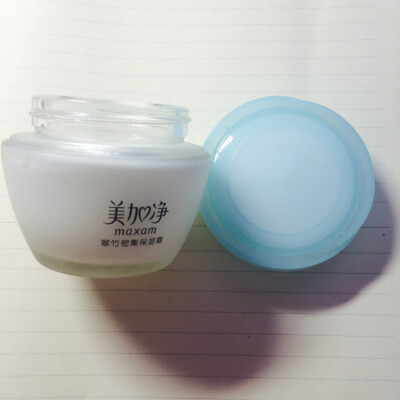 美加净--各种面霜。妈妈到现在还用。我小的时候，也是用那个银耳滋润面霜。现在也没再用了。妈妈说用这个皮肤会很好，看她的倒是不假。很滋润的一款。支持国货吧。@奇葩徐尼玛
