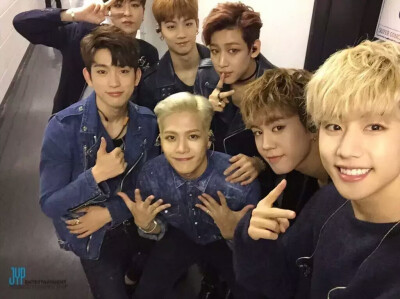 GOT7是韩国JYPEntertainment于2014年推出的男子组合，七名成员包括林在范（JB.）、朴珍荣（Jr.）、段宜恩（Mark）、王嘉尔（Jackson）、崔荣宰（YoungJae）、BamBam、金宥谦（YuGyeom）