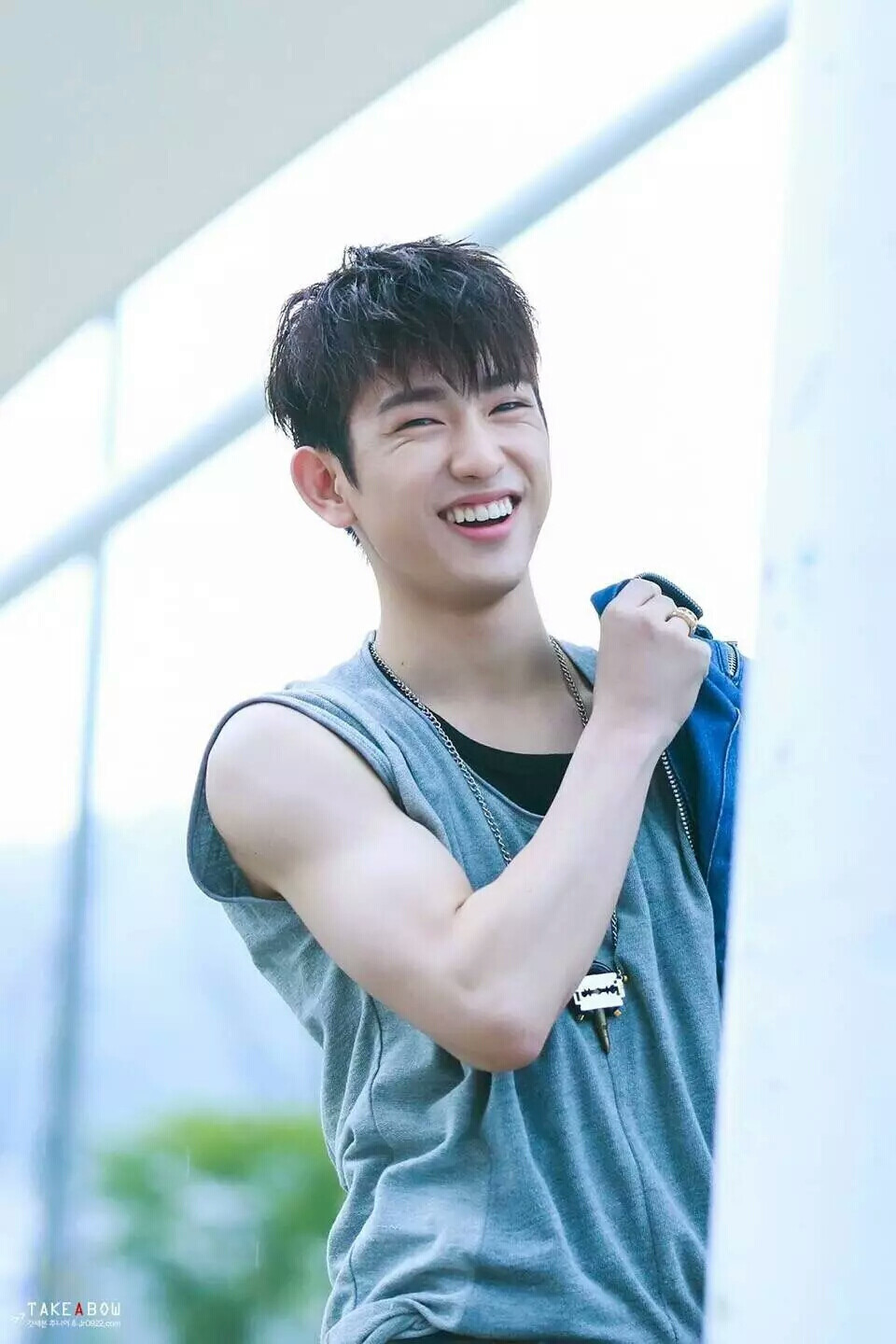 GOT7是韩国JYPEntertainment于2014年推出的男子组合，七名成员包括林在范（JB.）、朴珍荣（Jr.）、段宜恩（Mark）、王嘉尔（Jackson）、崔荣宰（YoungJae）、BamBam、金宥谦（YuGyeom）