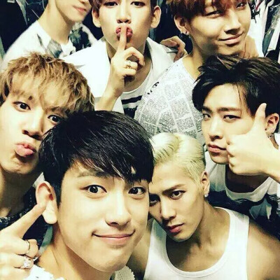 GOT7是韩国JYPEntertainment于2014年推出的男子组合，七名成员包括林在范（JB.）、朴珍荣（Jr.）、段宜恩（Mark）、王嘉尔（Jackson）、崔荣宰（YoungJae）、BamBam、金宥谦（YuGyeom）