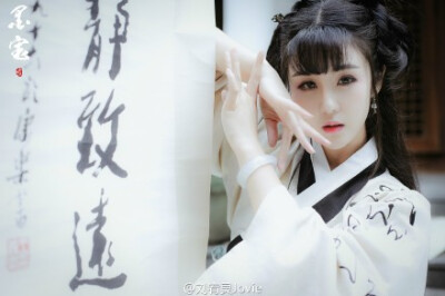 【绘梦古风 · 墨宝】
我在你字间续写前缘，在你浅浅的吟诵里婉转清浅。
书写一世爱恨流传千年，只为不忘前尘执念。
出镜：@姚璇_西子 @Hunter_李
@柚恋写真馆 #柚恋映画·客片# 