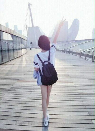 从阳光里走出~