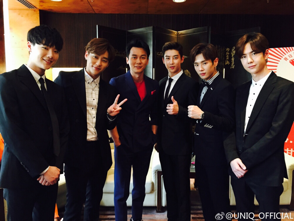 官博更博：#UNIQ#今天出席了电影#梦想合伙人#的发布会[噢耶]感谢杜麻麻和张太维导演给了我们机会，也从所有同台的前辈身上学到很多[求关注]4月29日，我们一起同甘共富吧[偷乐]