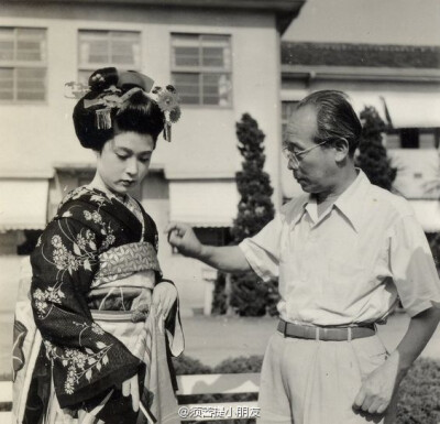 若尾文子 ‖ 祇園囃子(A Geisha) 1953 ‖ 之所以看，是因為小津說，他拍不出這樣的電影。初看覺得情節簡單、敘述平淡。但也正因如此，人物的細微情感變化都得以展現。不需要宏大敘事，不需要哭天搶地，一雙背影，一…