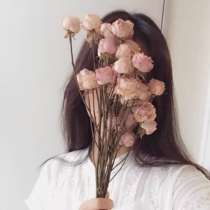 ［怕吃苦，苦一辈子］
［不怕苦，苦一阵子］

回归校园已经一周了
今年是五年专的第四年
校园生活对于我这一生而言，也许只有这剩下的一年时间了
莫名的 我就对这个曾经觉得无比厌烦的学校充满了不舍
磨合了几年的舍友 感情已经好到一个眼神就能被理解
早读时候走在去班级的路上 
看着人来人往的人群 突然就很心酸
时间过的真的很快 我好像什么都没有学到  什么回忆都还没有
我的校园生活就要这样结束了吗？
加上每位老师上课前都会和我们讲些这些年的经验之谈
劝我们好好的 为自己努力一年
一种我真的该努力的情绪在心中不断繁衍
我下决心要努力一点
我想要未来的自己感谢现在努力的自己
我想未来可以过自己想过的生活

