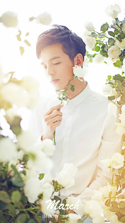 想你大声的笑和红色的雨衣