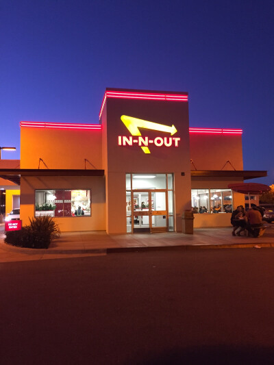  旧金山特色汉堡店—In-N-Out