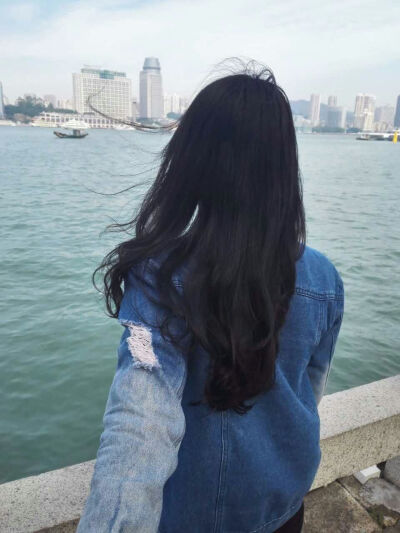 真爱那放荡不羁爱潇洒的背影，可惜
了我不在身边~