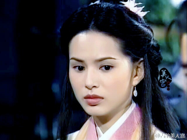 李若彤《天龙八部》【王语嫣】借水开花自一奇,水沉为骨玉为肌.