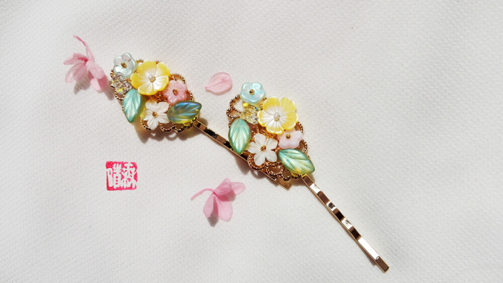 【花似面】贝壳水晶捷克珠古风汉服手工发夹
https://item.taobao.com/item.htm?spm=a1z10.5-c.w4002-13234278379.54.djrDIY&id=527658617774