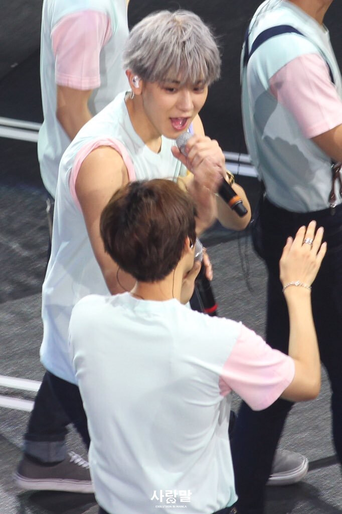 EXO 灿白 朴灿烈 边伯贤 明星 美男