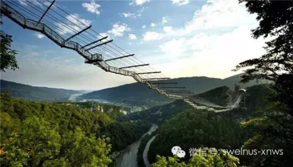 俄羅斯索契天空橋(Sky Bridge)，這里不但可以欣賞到黑海的壯美景色，有膽量者還可以來一次蹦極的體驗。