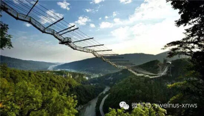 俄羅斯索契天空橋(Sky Bridge)，這里不但可以欣賞到黑海的壯美景色，有膽量者還可以來一次蹦極的體驗。