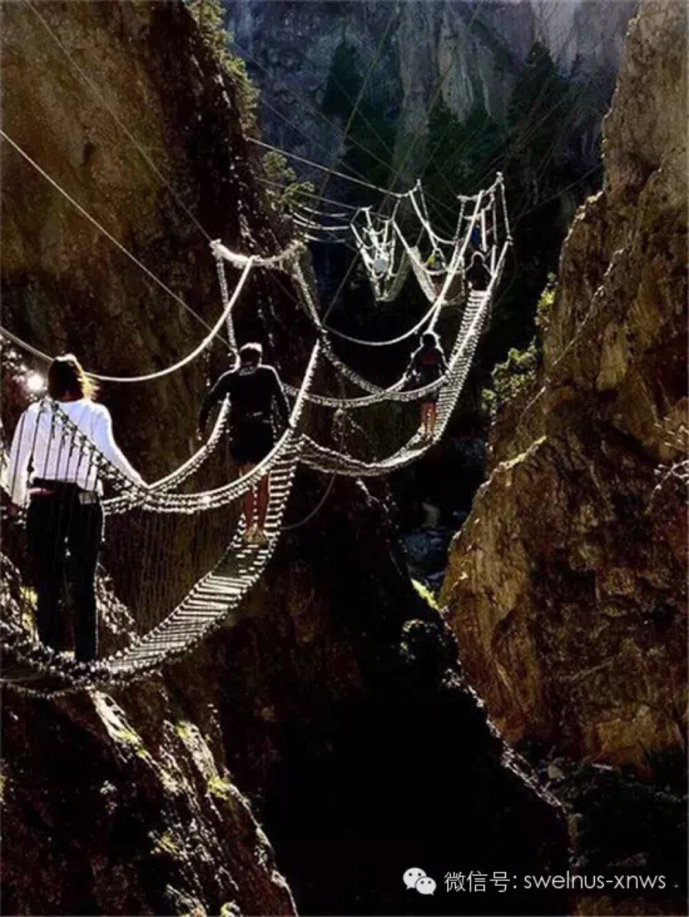 意大利皮埃蒙特大区克拉维埃的西藏桥（Tibetan Bridge），其下30米深有一条激流