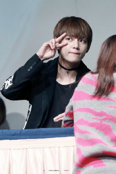 #金泰亨花郎# #金泰亨# 【151211】 新村签售会 饭拍高清 2P cr.@VISUAL_SHOCK ( 转载请注明原出处）