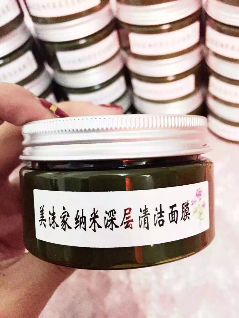 
美沫家纳米深层清洁面膜皮肤的吸尘器，说的就是它☄特别适合有闭合粉刺，黑头的小伙伴，详细功效看下图清洁大于护肤，才有利于皮肤的后期吸收